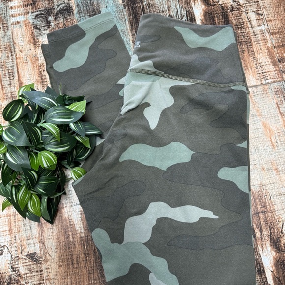 PINK Victoria's Secret Pants - Women’s PINK Victoria Secret ULTIMATE Camouflage Leggings | #K9